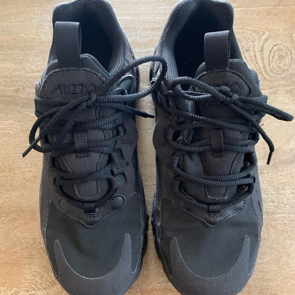 Youth  Shoes NIKE Air Max 270. Color